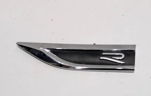 Volkswagen T-Roc Fender model badge letters