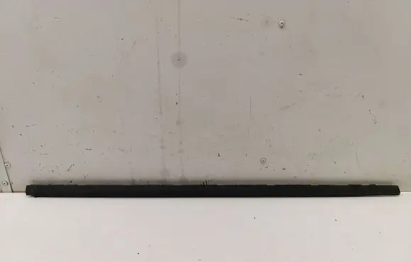 Opel Astra L Front door glass trim molding 
