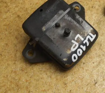 Toyota Land Cruiser (J100) Engine mount vacuum valve 