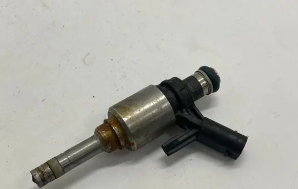 Volkswagen Polo V 6R Fuel injector 06G906036B