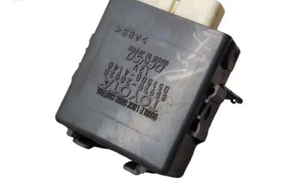 Toyota Avensis T270 Door control unit/module 8597020020 0515004140