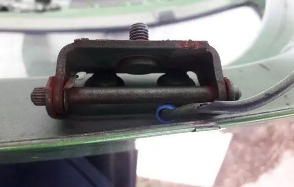 Ford Ka Tailgate/trunk/boot hinge