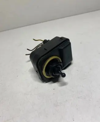 Opel Zafira A Headlight level adjustment motor 