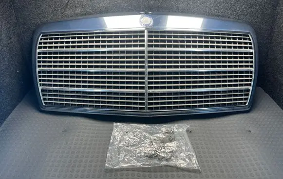 Mercedes-Benz S W126 Front bumper upper radiator grill 1268880023 A1268880023