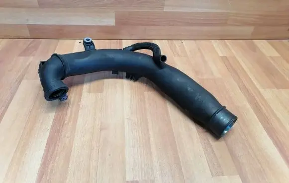 Renault Espace V (RFC) Turbo air intake inlet pipe/hose S6000391 165766527R