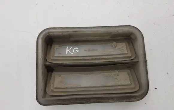 Renault Scenic I Quarter panel pressure vent 7700838358