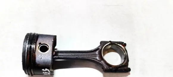 Volkswagen Bora Piston with connecting rod 06ba
