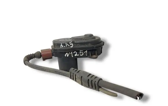 Audi A5 Sportback 8TA Hand brake/parking brake motor 32335478E