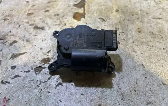 Audi Q3 8U Air flap motor/actuator 5Q0907511L T915266A 3293857