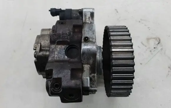 Renault Trafic II (X83) Fuel injection high pressure pump 8200108225