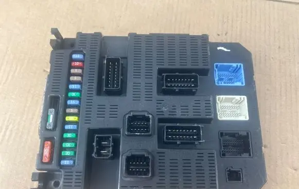 Peugeot 207 Fuse module 9663576380 0862419250906 9000648290406