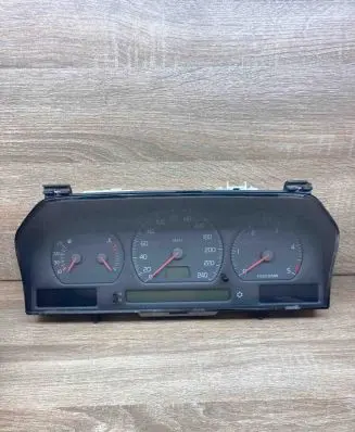 Volvo S70 V70 V70 XC Speedometer (instrument cluster) 9168138 9168144