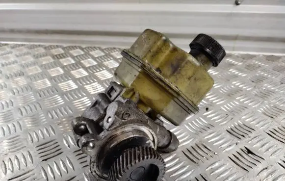 Mazda 6 Power steering pump