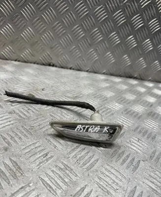 Front fender indicator light