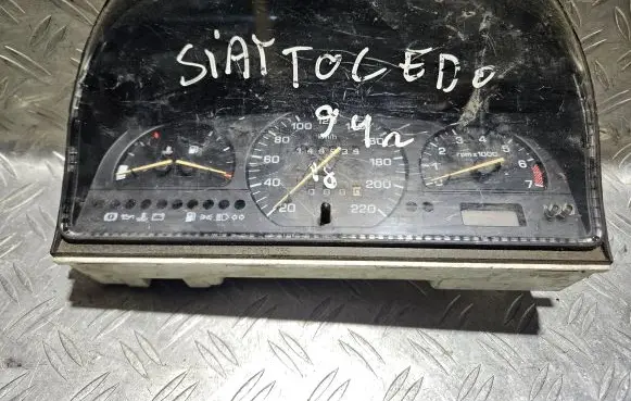 Seat Toledo I (1L) Speedometer (instrument cluster) 81117648