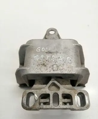 Volkswagen Golf IV Engine mount bracket