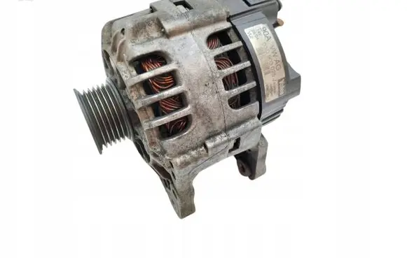 Volkswagen Polo Generator/alternator 03D903025J