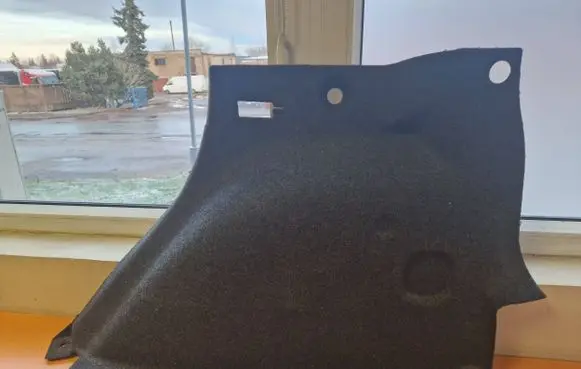 Trunk/boot lower side trim panel