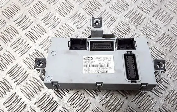 Alfa Romeo 147 Engine control unit/module 51711427