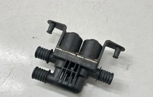 BMW X5 E70 Coolant heater control valve 6910544 64116910544