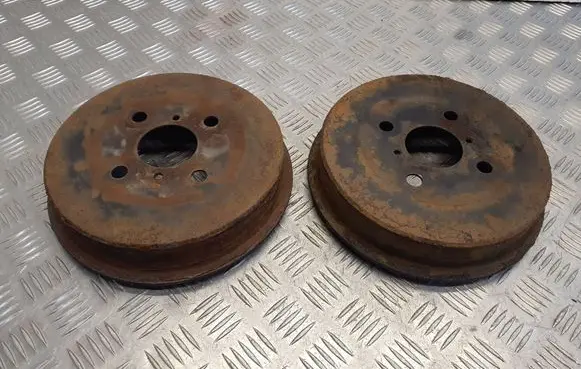 Toyota Yaris Drum brake (rear) 