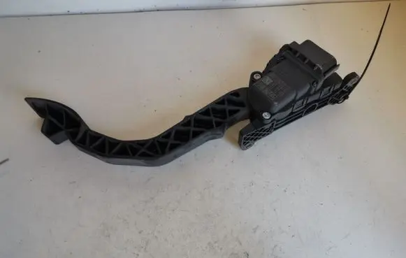 Ford Focus C-MAX Accelerator throttle pedal 3M519F836DH