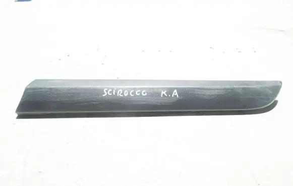 Rear fender molding trim