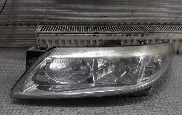 Renault Laguna II Headlight/headlamp 7701048927