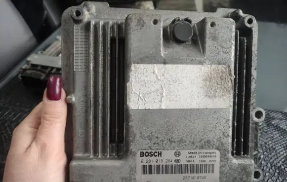 Renault Scenic III - Grand scenic III Engine control unit/module 237101074R 0281018284