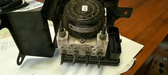 Nissan Navara D23 ABS Pump 476604JK1B 06210244814
