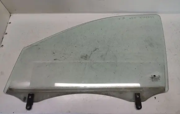 KIA Sorento Front door window glass four-door