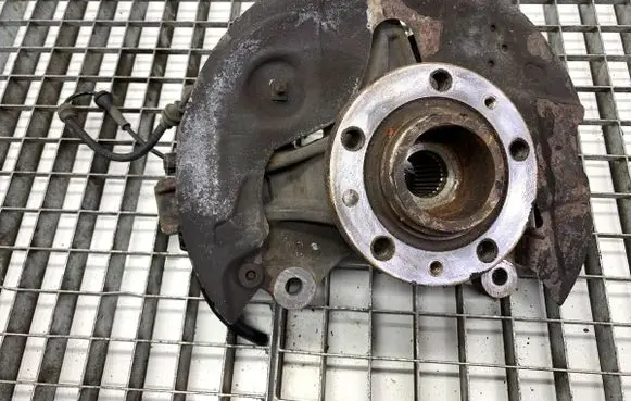 Peugeot 308 Front wheel hub spindle knuckle
