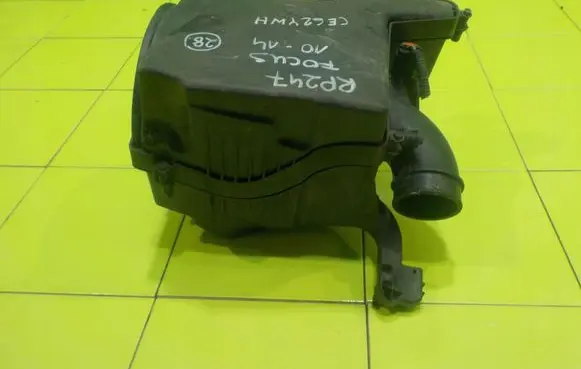 Ford Focus Air filter box 