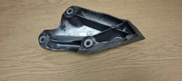 BMW X5 E70 Engine mounting bracket 6772679 22116772679