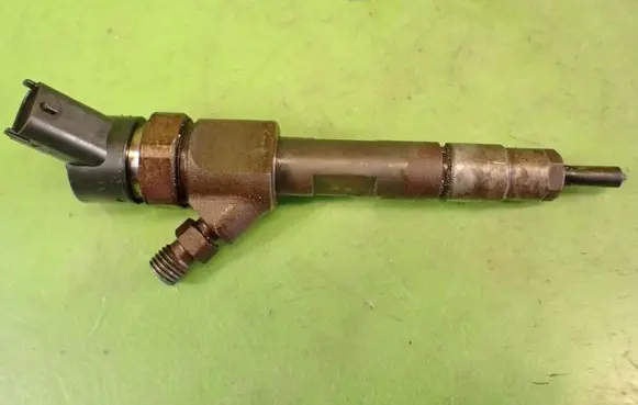 Renault Laguna II Fuel injector 0445110021