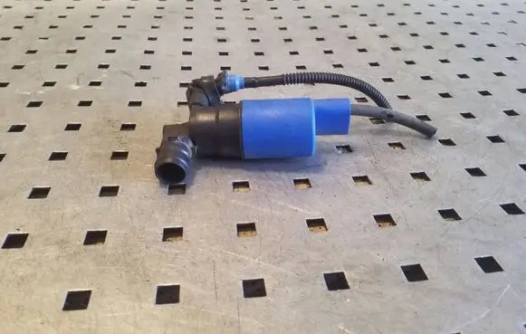 Volvo S60 Windscreen/windshield washer pump