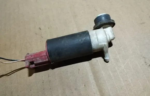 Honda CR-V Windscreen/windshield washer pump