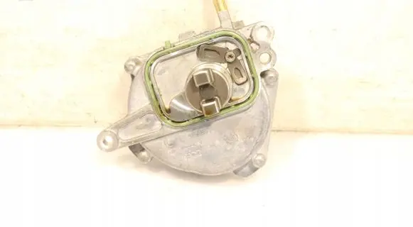 Toyota Yaris XP210 Vacuum pump