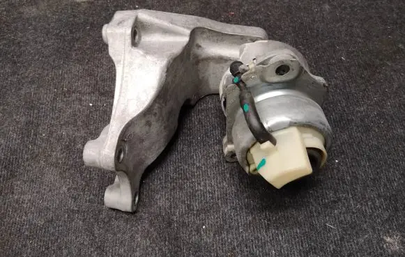 Ford Mustang VI Engine mounting bracket FR3C6037CA