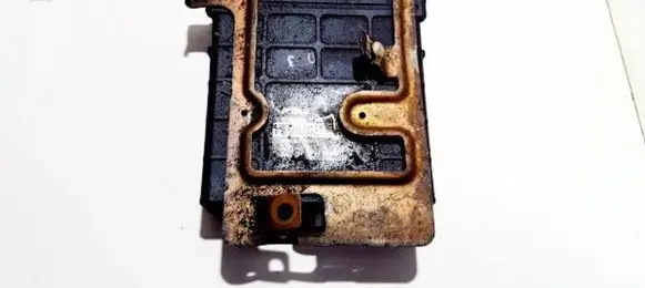 Volkswagen Golf III Engine control unit/module 0261200784 1h0907311h