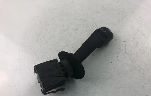 BMW 5 E39 Indicator stalk 8352171