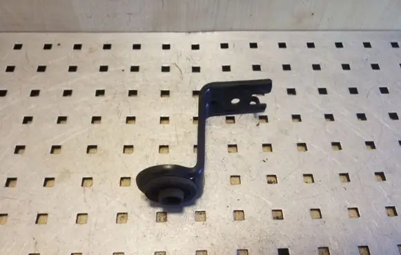 Toyota Avensis T270 Radiator mount bracket 165230R010
