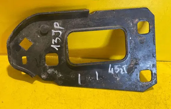 Audi A4 S4 B8 8K Front bumper mounting bracket 8K0805499