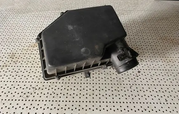 Volvo XC70 Air filter box