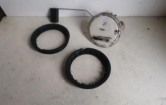 Volvo V70 Fuel level sensor 