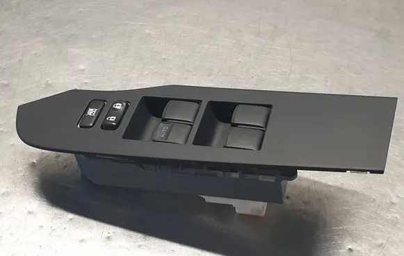 Toyota Auris E180 Electric window control switch 7423202E20