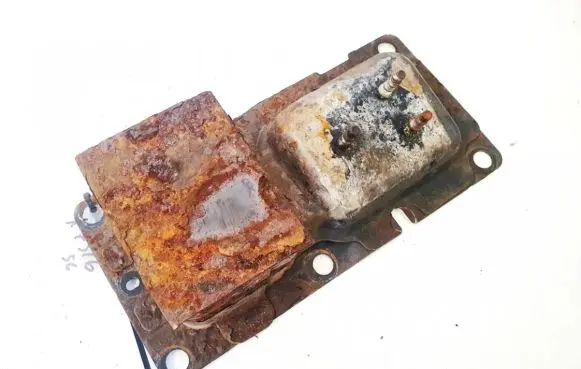 Nissan Murano Z50 Engine mounting bracket