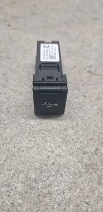 Toyota RAV 4 (XA50) USB socket connector FC0600089