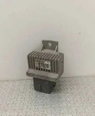 Dacia Sandero Glow plug pre-heat relay 110678071R