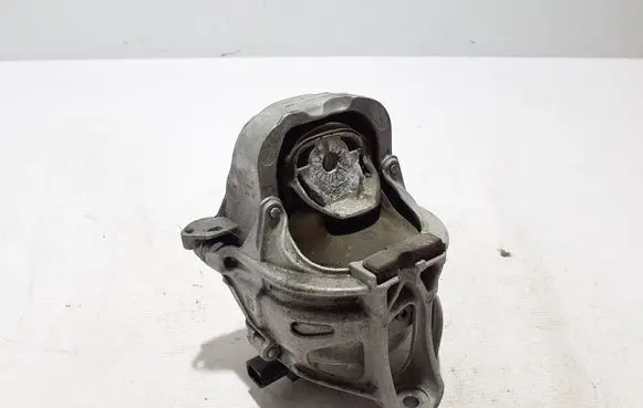 Engine mount bracket